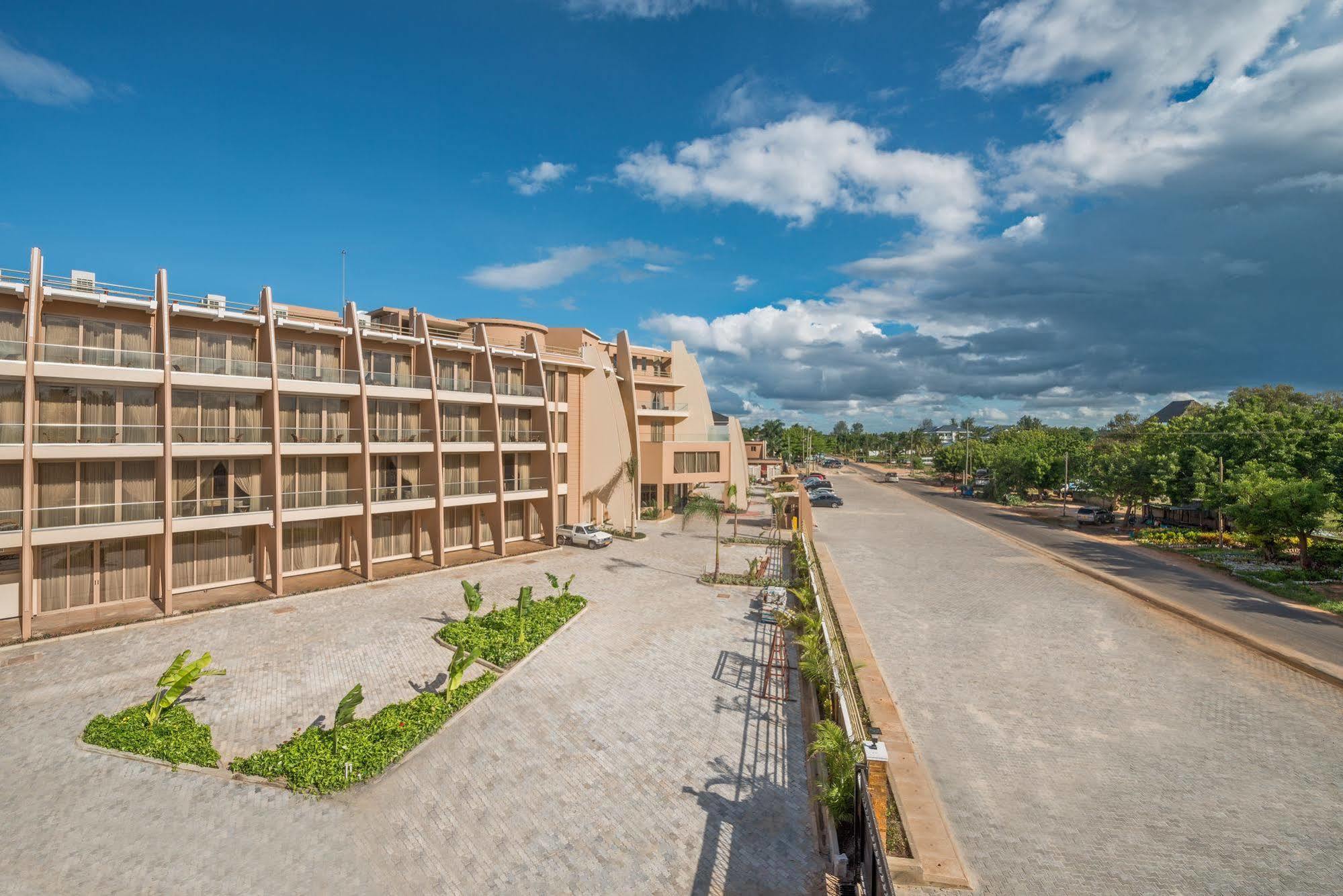 Ramada Resort By Wyndham Dar Es Salaam Extérieur photo